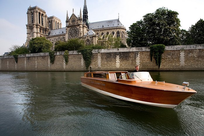 VIP Experience: Paris River Cruise Tour by Private Luxury Yacht