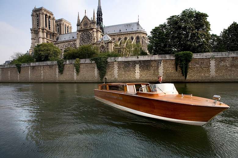 VIP Experience: Paris River Cruise Tour by Private Luxury Yacht