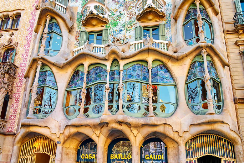 Gaudi Tour with Skip-the-Line tickets to Casa Batlló