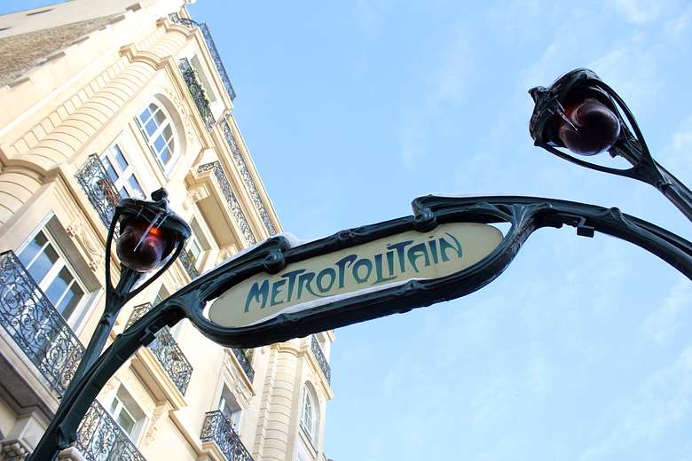 Paris Modern Architecture Tour: Guimard to Le Corbusier