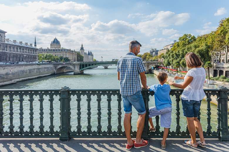 Paris Highlights Tour for Kids: Landmarks & Legends