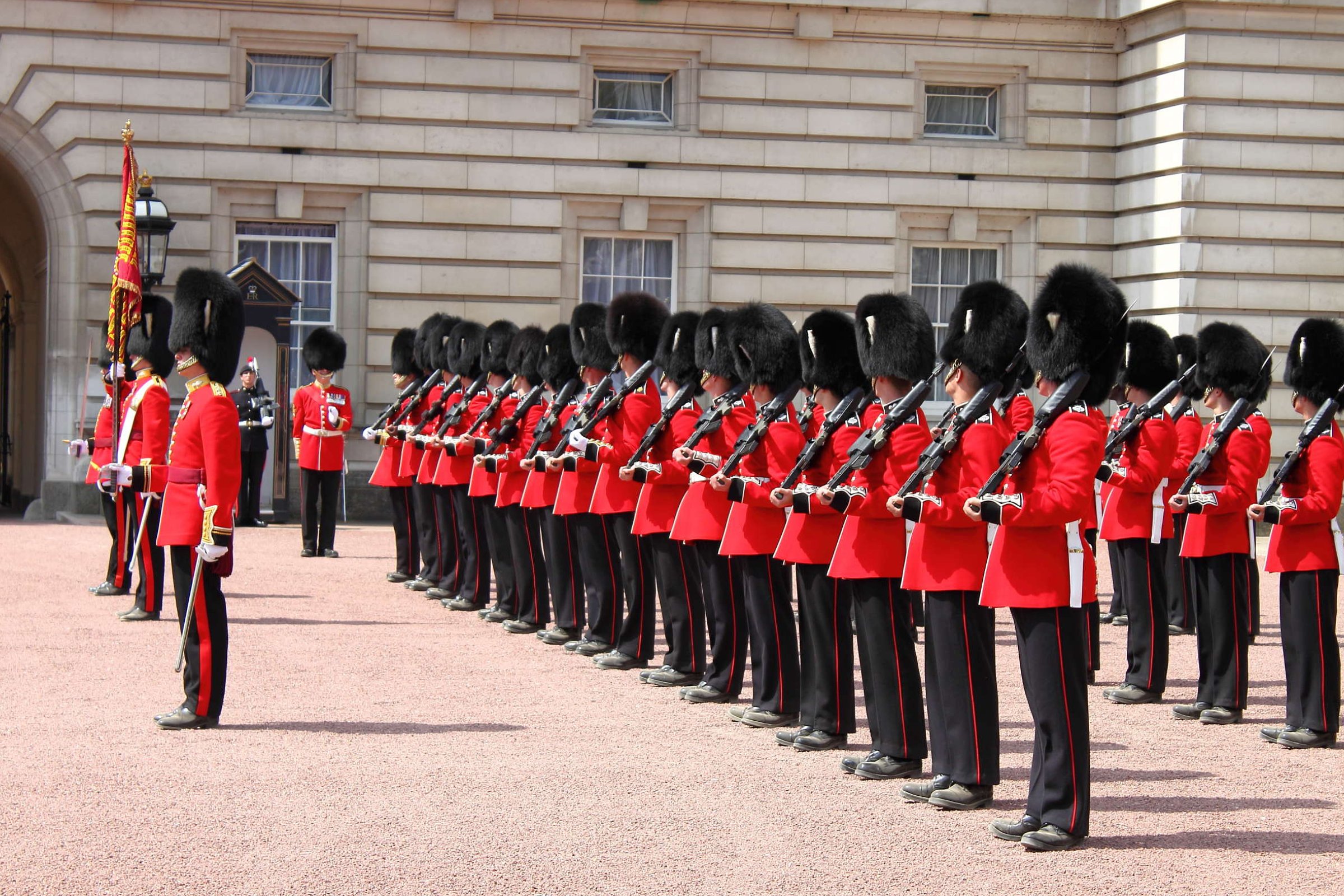 changing of the guard tour