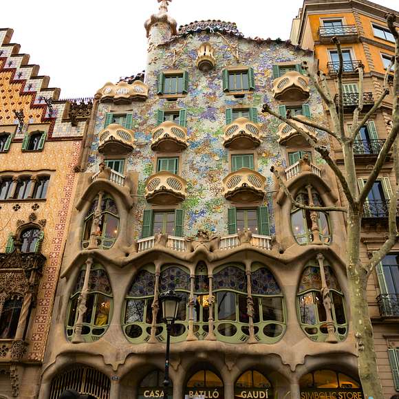 gaudi tour barcelona