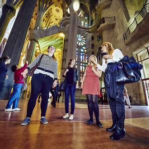 gaudi walking tour barcelona