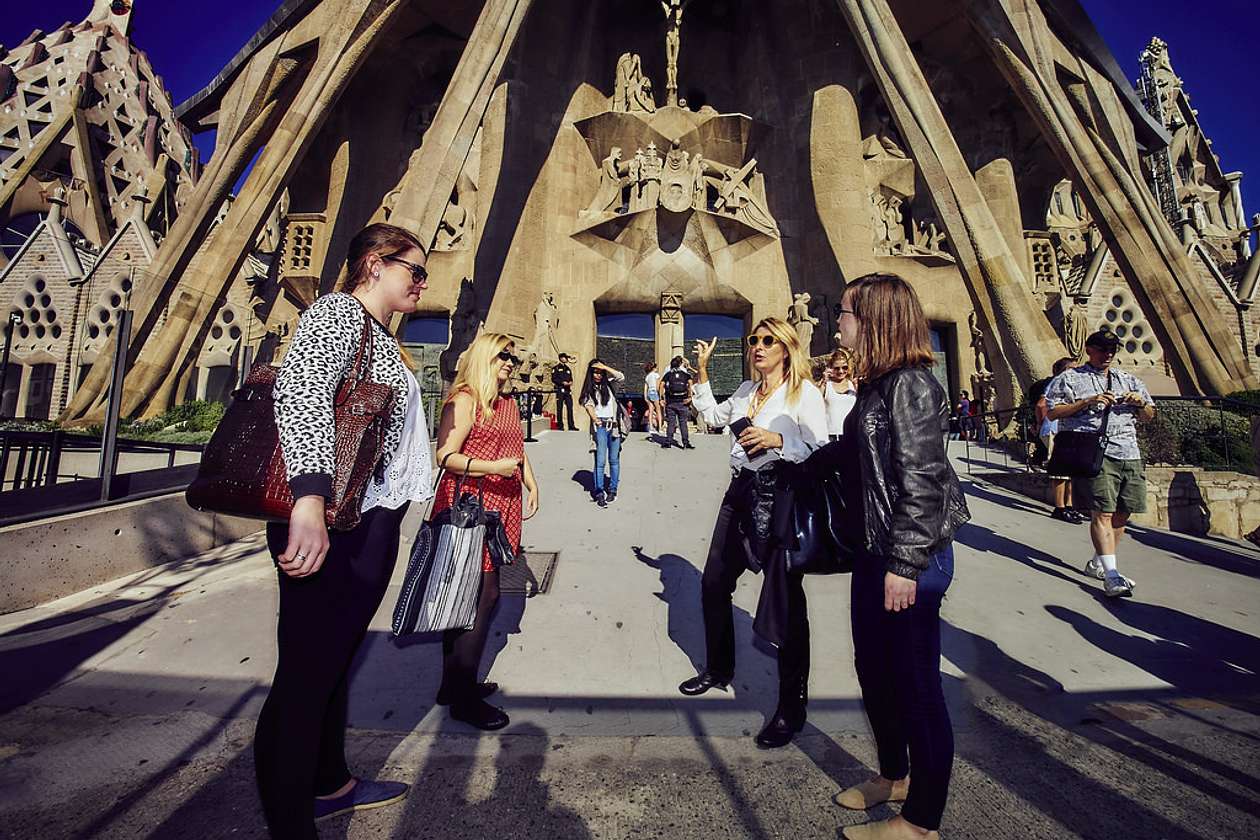 gaudi tour of barcelona