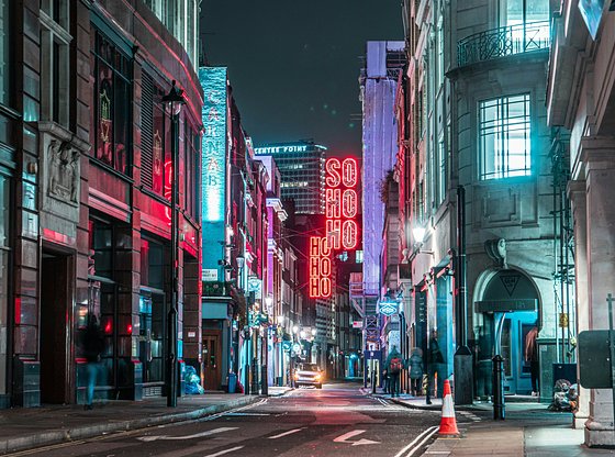 London by Night Tour: Pubs, Culture, and Stories