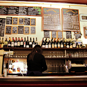 wine tasting in paris