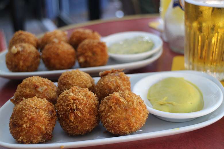 Amsterdam Food Tour: Dutch Beer and Cuisine