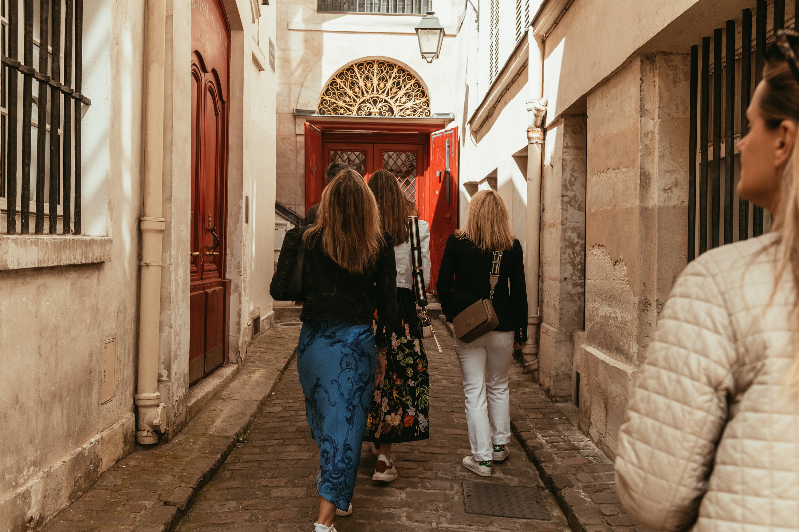 paris neighborhood tour