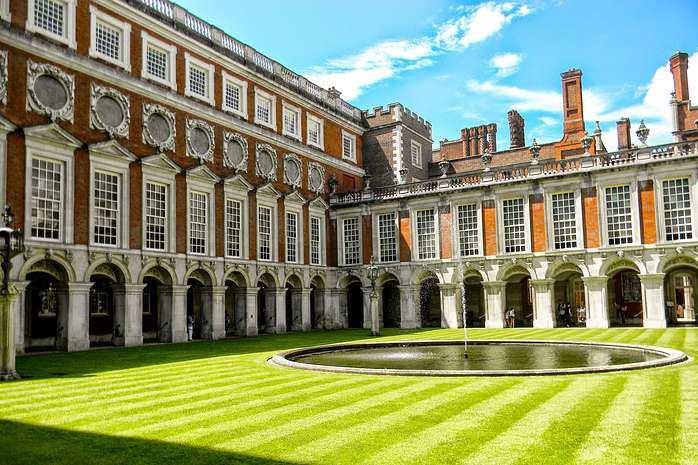 Secrets of the Tudors Tour: Power, Queens, and Court Life at Hampton Court Palace