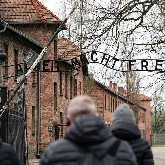 auschwitz tour from krakow