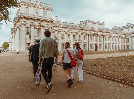 Greenwich History Tour with Riverboat Ride
