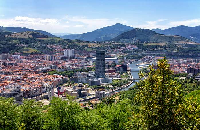 Sites and Insights: An Expert-Led Bilbao Welcome Tour