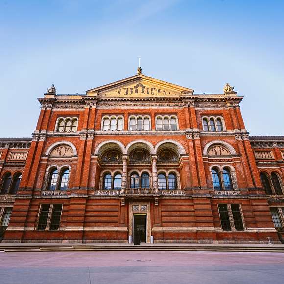 victoria and albert museum tours