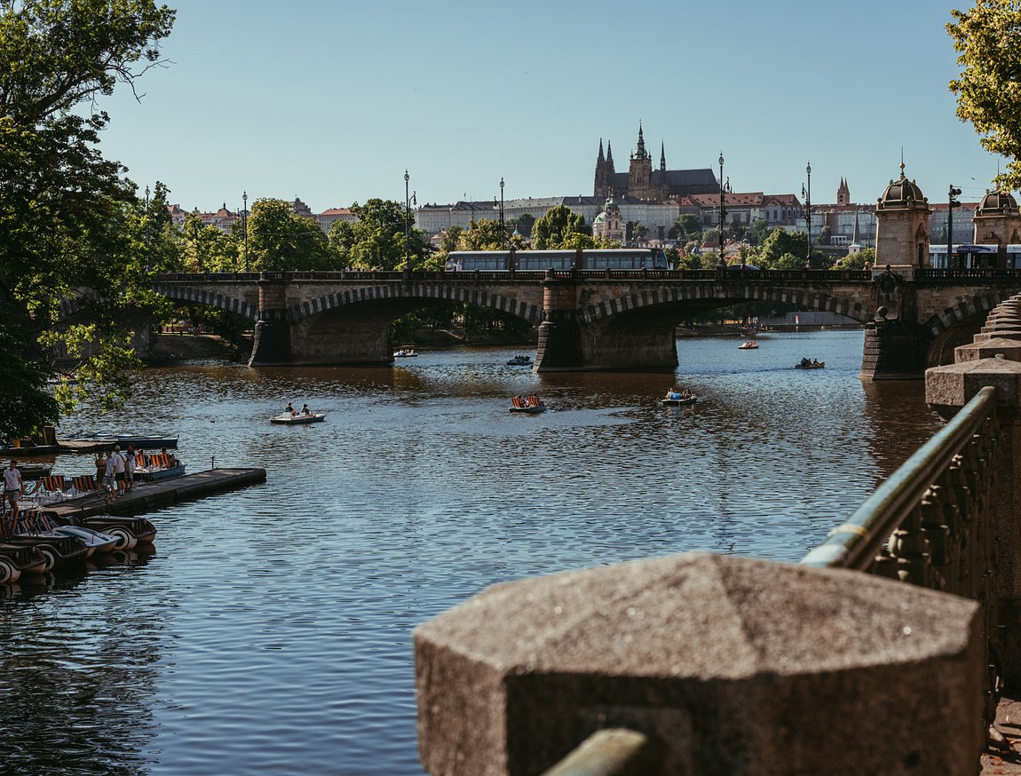 Prague Castle District Tour with Strahov Monastery