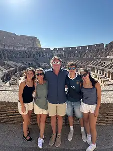 Photo Shared by Mariana with their review