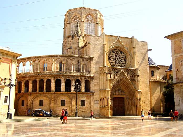 Sites and Insights: An Expert-Led Valencia Welcome Tour
