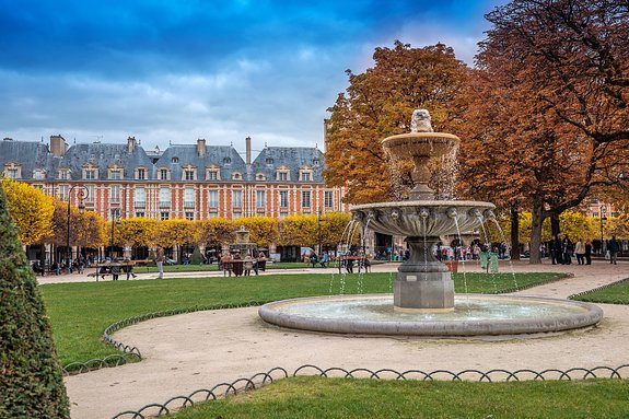 fountain place des vosges