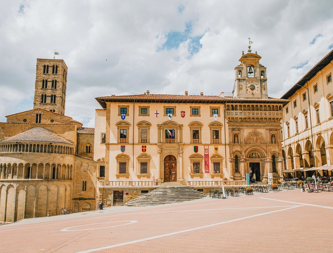 Sites & Insights: Arezzo City Tour